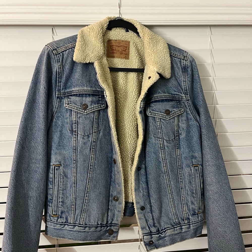 Levi's Classic Blue Denim Jacket with Cream Sherpa Lining